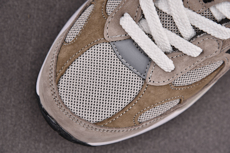 NEW Balan* Sneakers