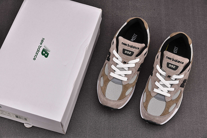 NEW Balan* Sneakers