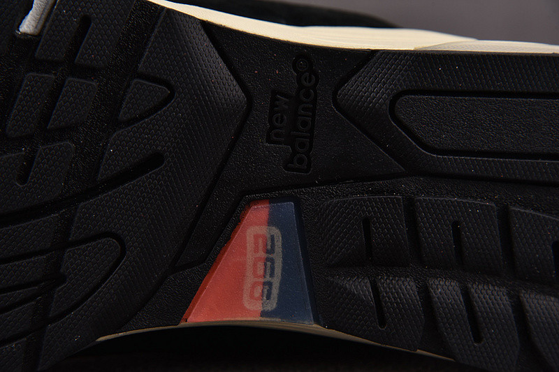 NEW Balan* Sneakers