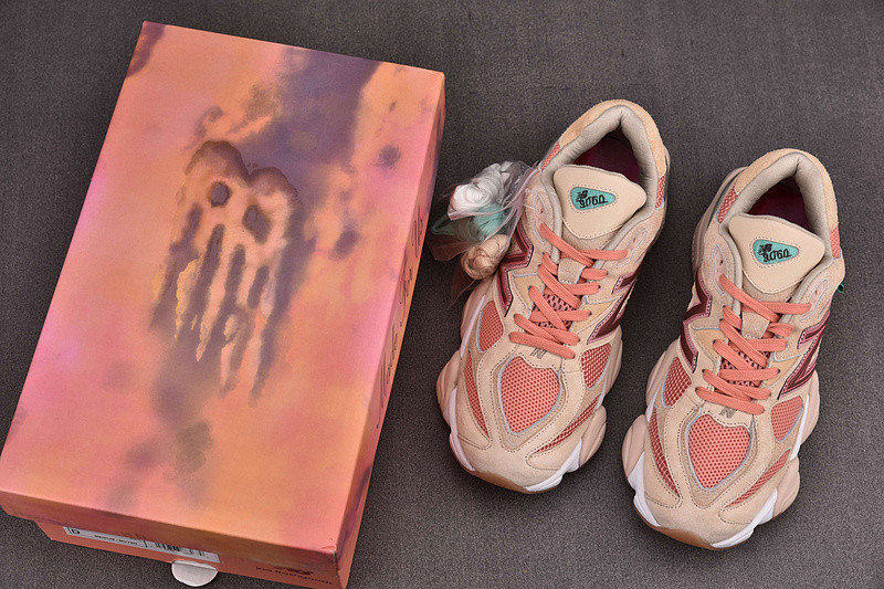 NEW Balan* Sneakers