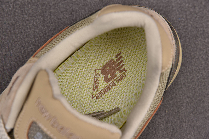 NEW Balan* Sneakers