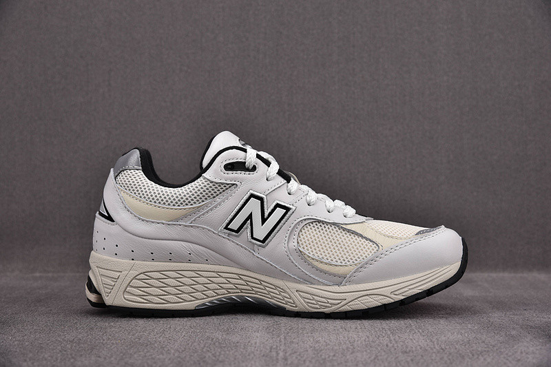 NEW Balan* Sneakers