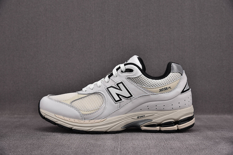 NEW Balan* Sneakers