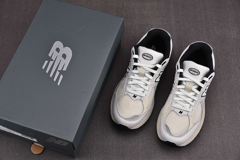 NEW Balan* Sneakers