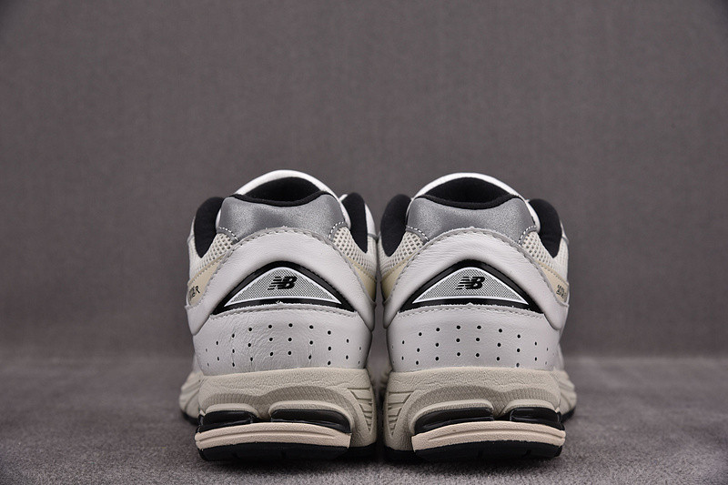 NEW Balan* Sneakers