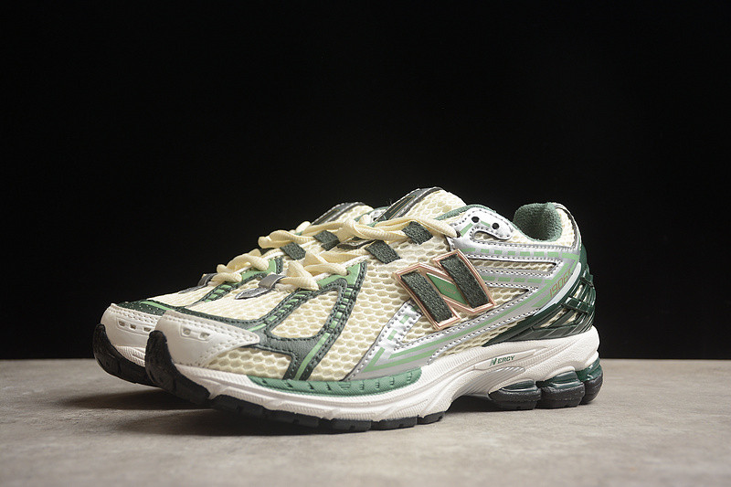 NEW Balan* Sneakers