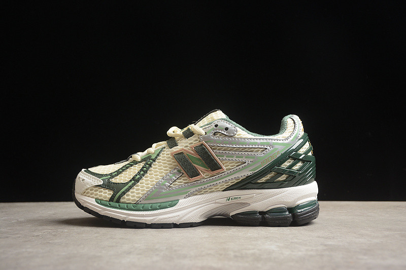 NEW Balan* Sneakers