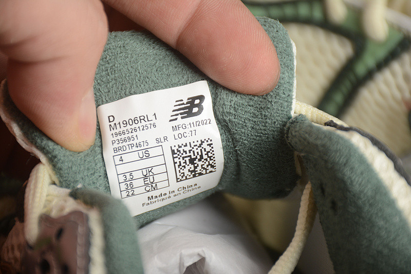 NEW Balan* Sneakers
