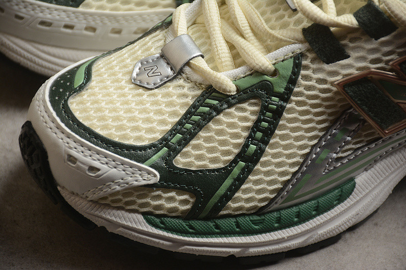 NEW Balan* Sneakers