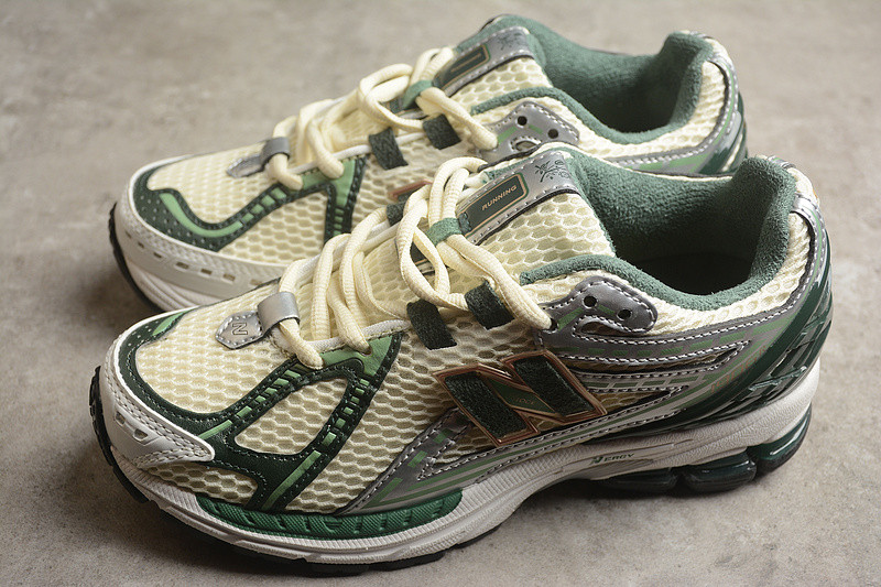 NEW Balan* Sneakers