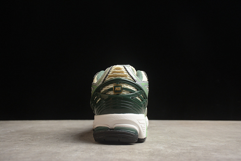 NEW Balan* Sneakers