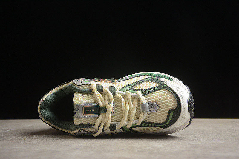 NEW Balan* Sneakers