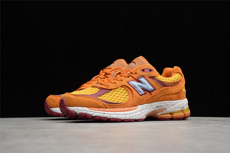 NEW Balan* Sneakers