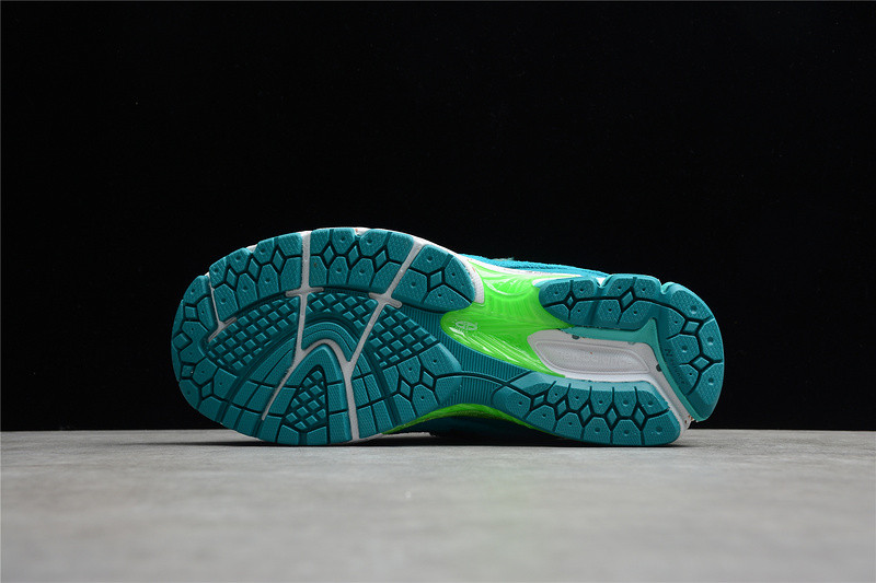 NEW Balan* Sneakers