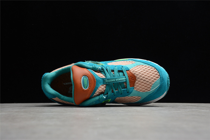 NEW Balan* Sneakers
