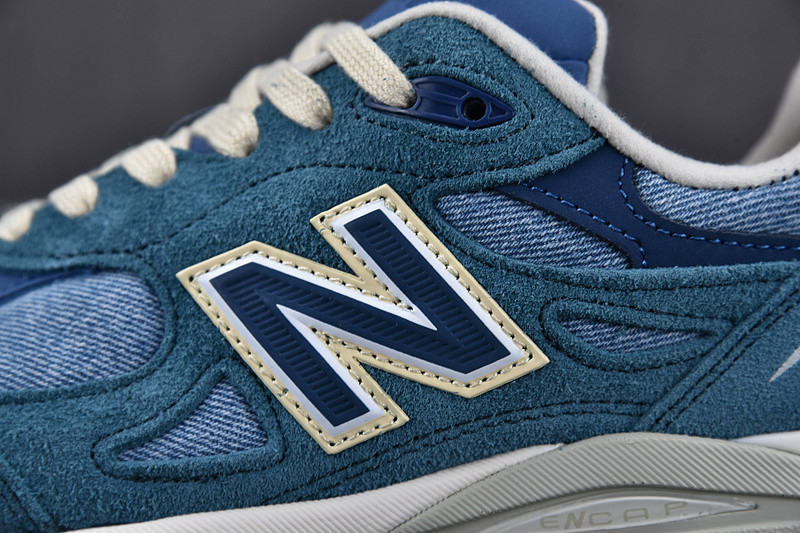 NEW Balan* Sneakers