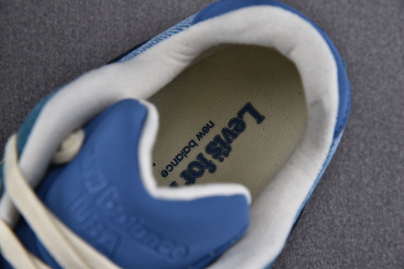 NEW Balan* Sneakers
