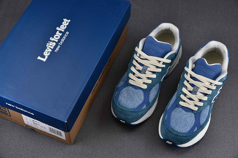 NEW Balan* Sneakers