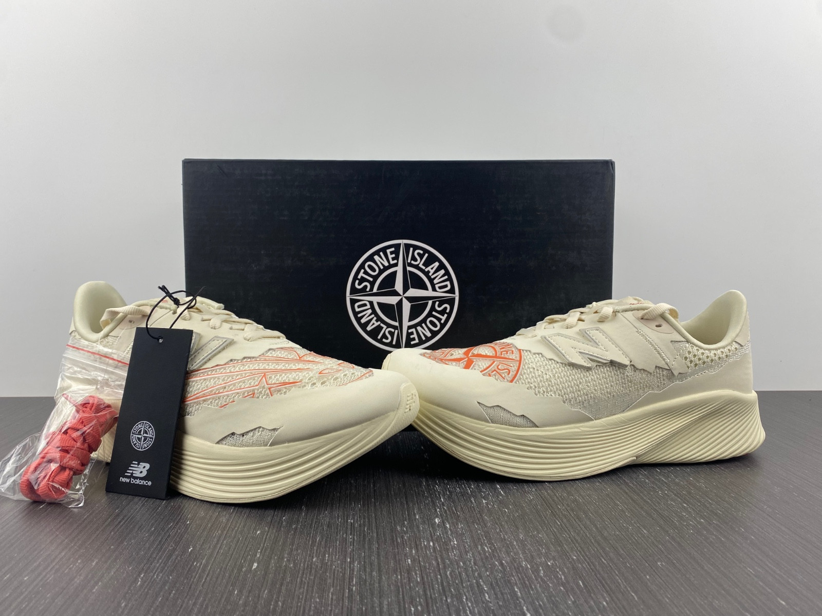 NEW Balan* Sneakers