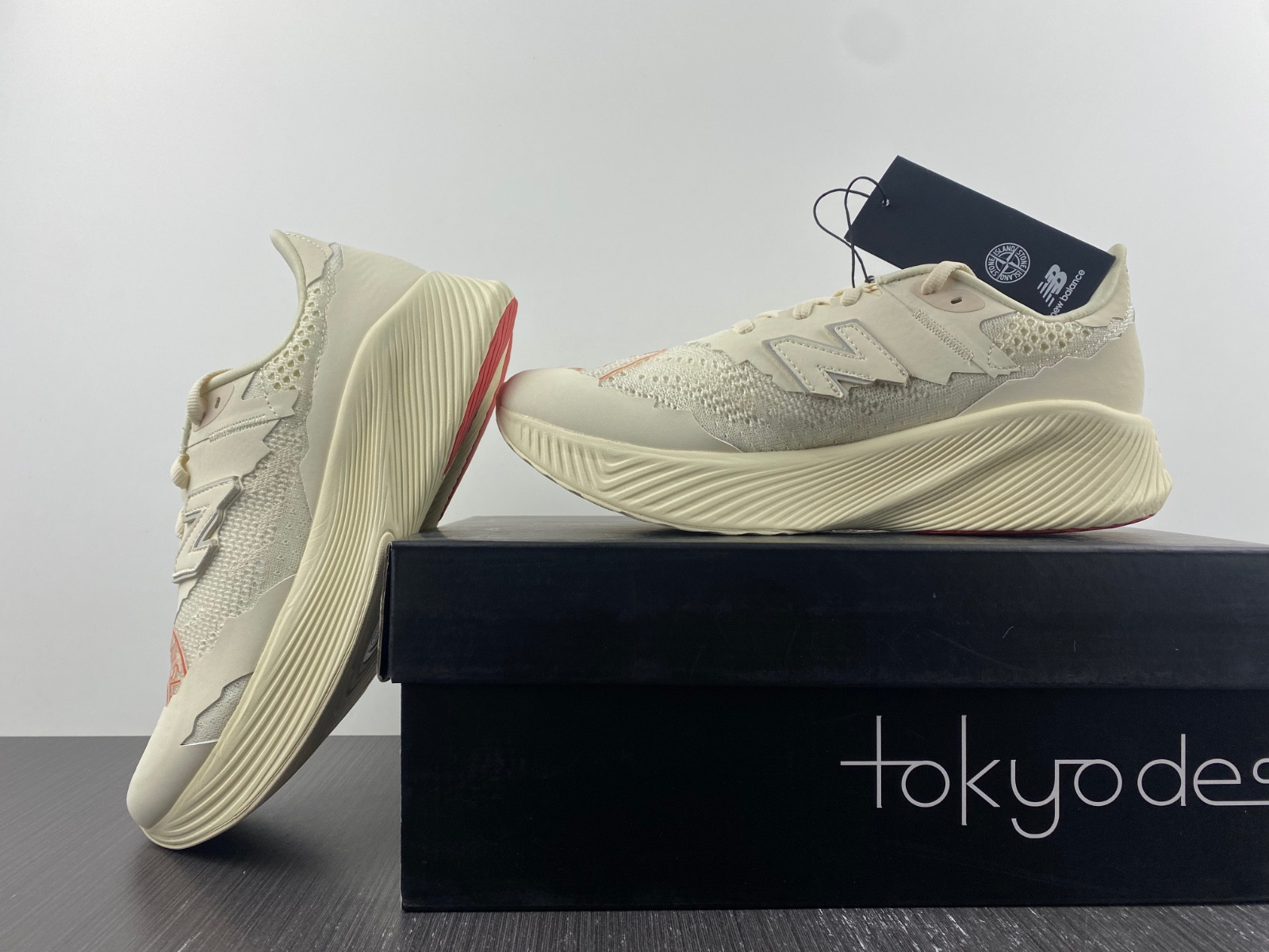 NEW Balan* Sneakers