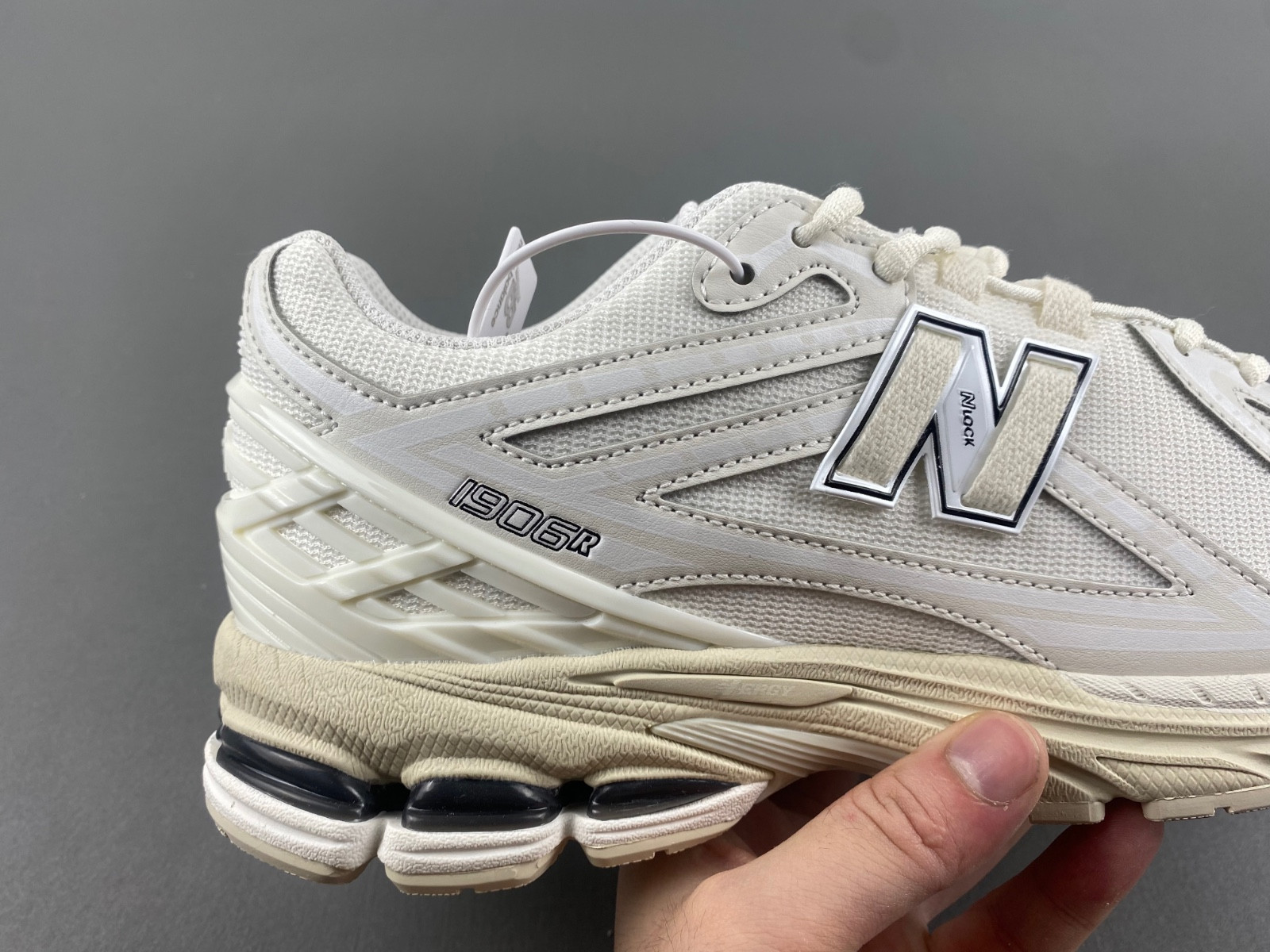 New Balance 1906R