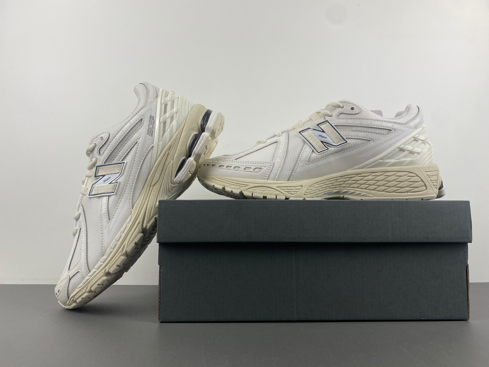 New Balance 1906R