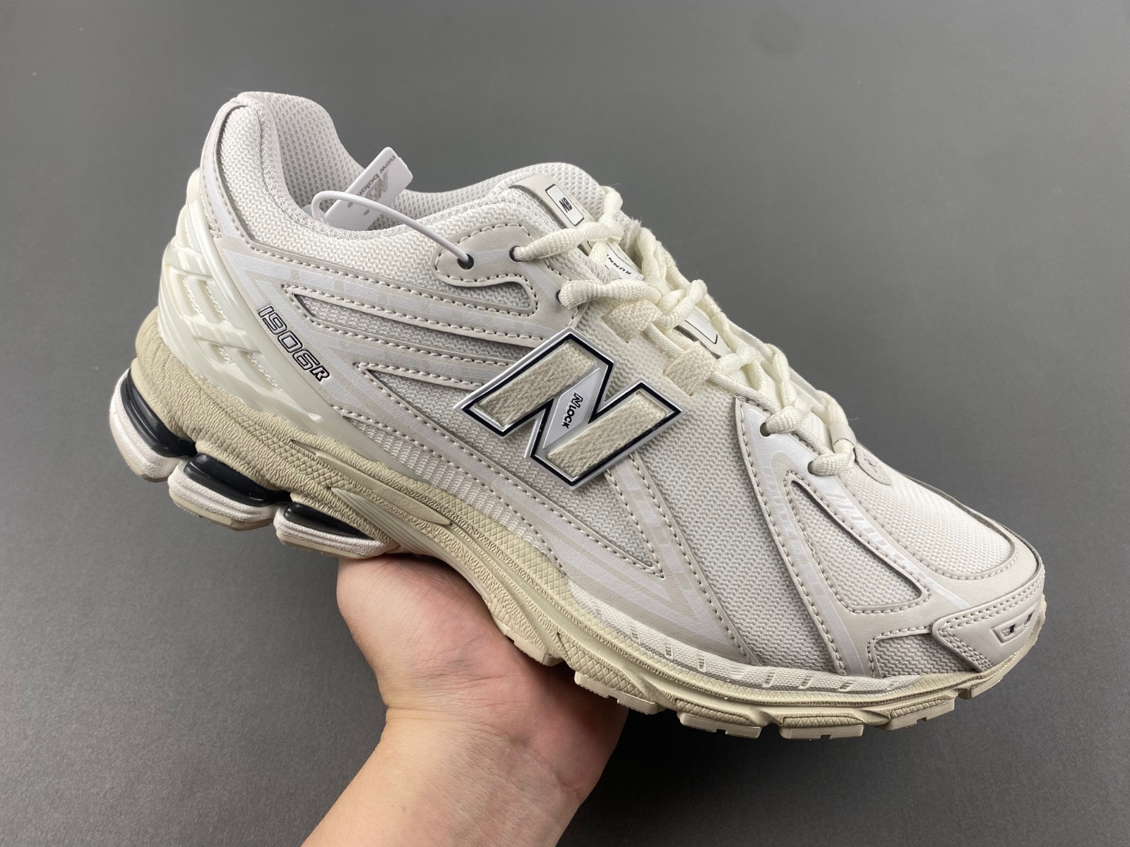 New Balance 1906R