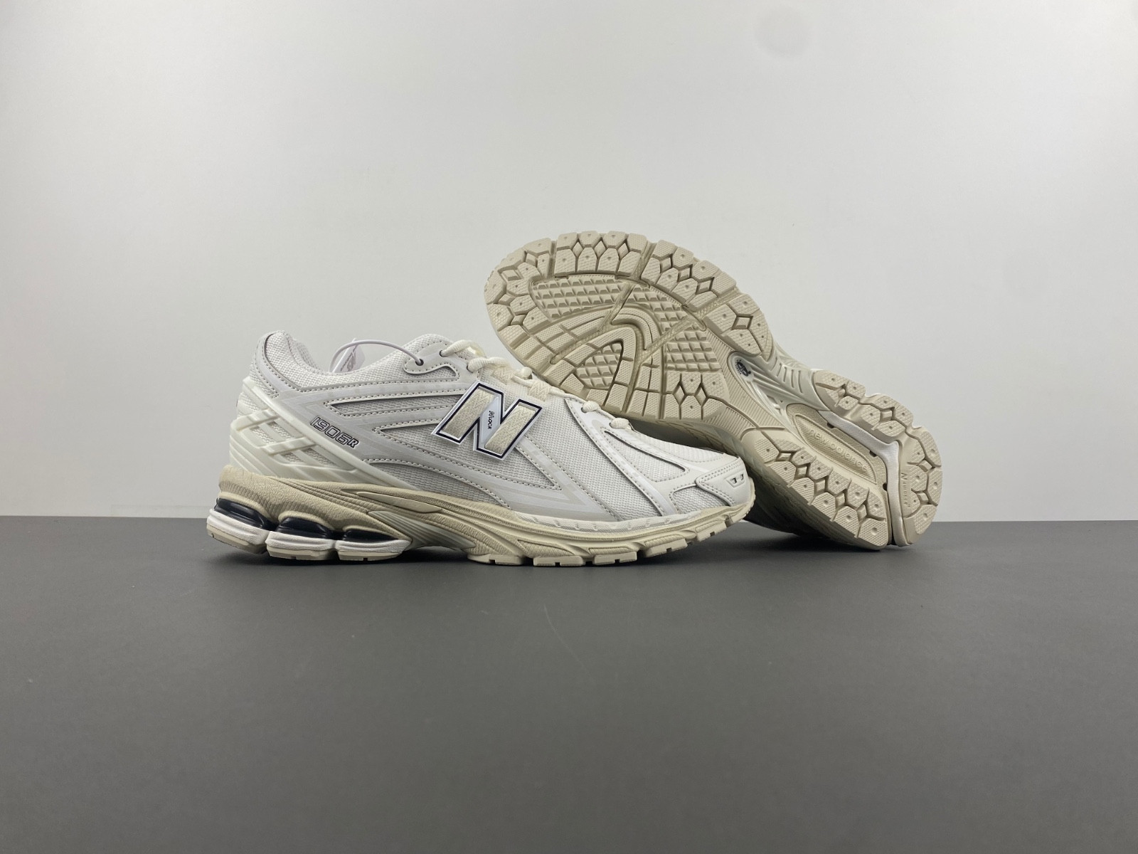 New Balance 1906R