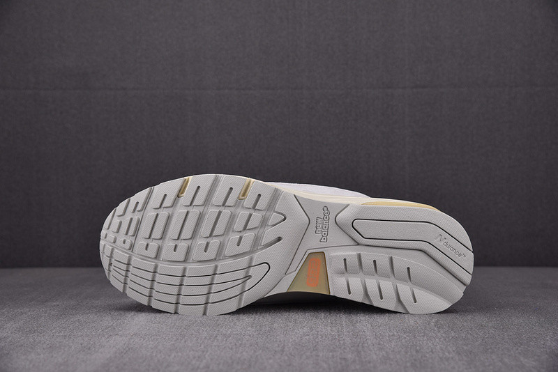 NEW Balan* Sneakers