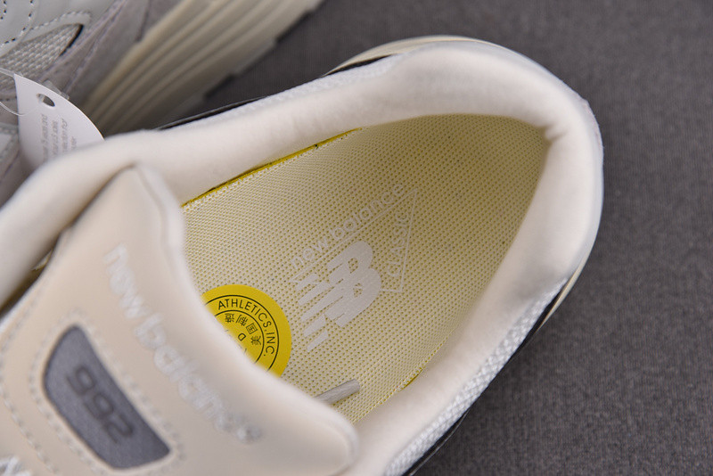 NEW Balan* Sneakers