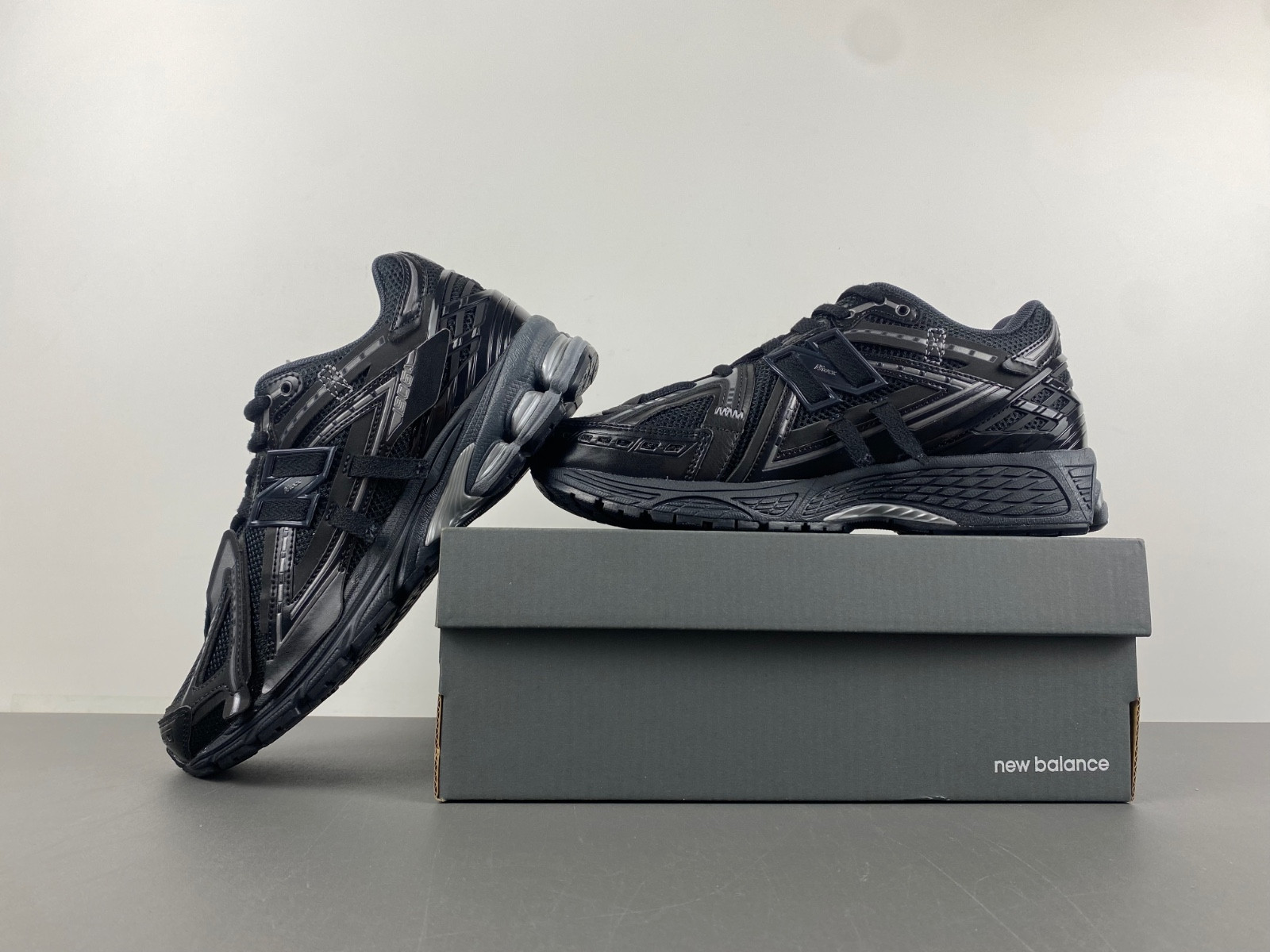 New Balance M1906AF