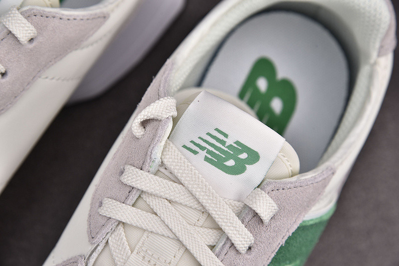 NEW Balan* Sneakers