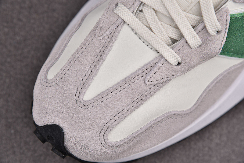 NEW Balan* Sneakers