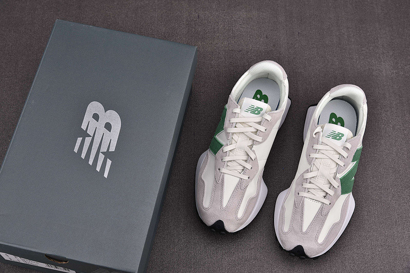 NEW Balan* Sneakers