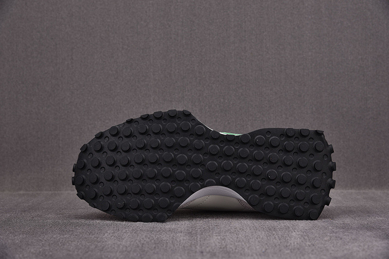 NEW Balan* Sneakers