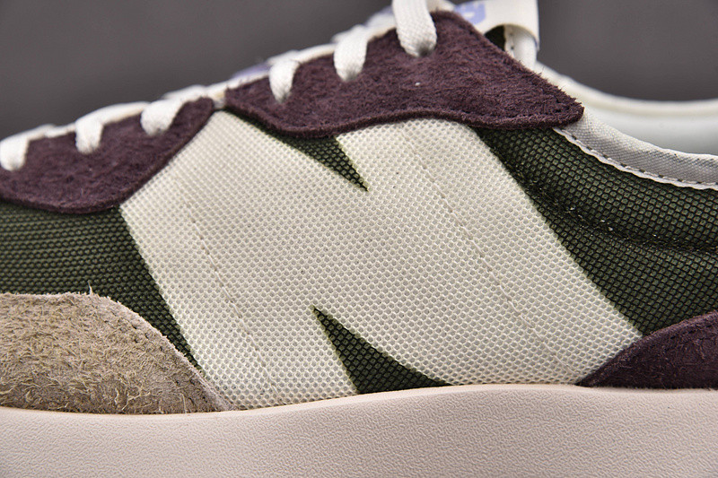 NEW Balan* Sneakers
