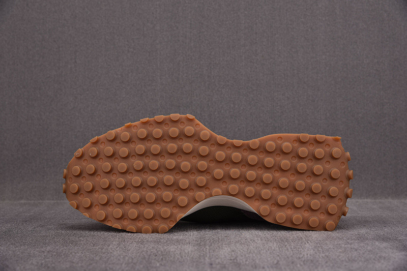 NEW Balan* Sneakers