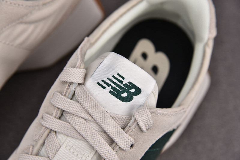 NEW Balan* Sneakers