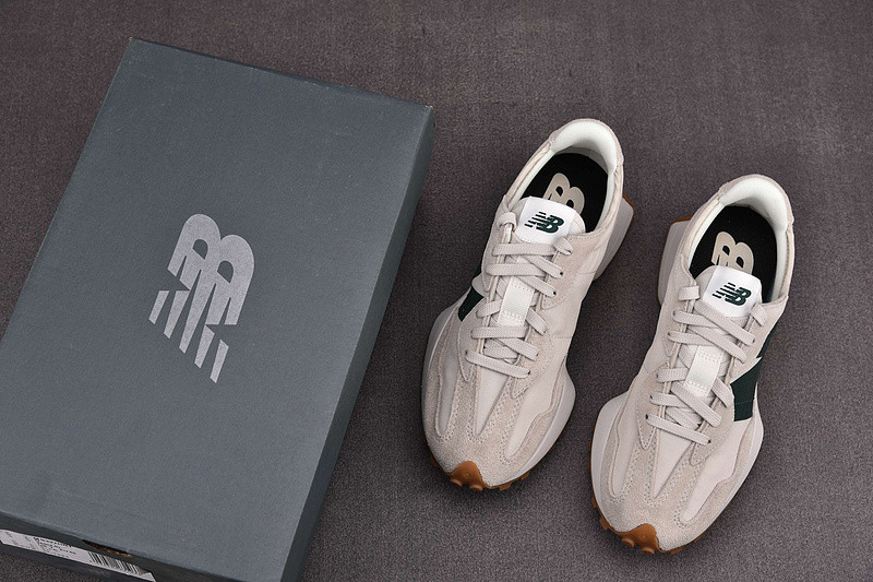 NEW Balan* Sneakers