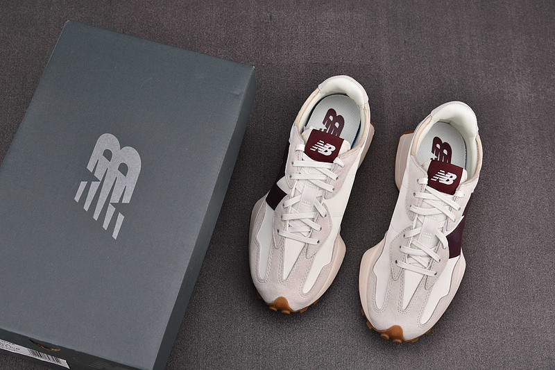 NEW Balan* Sneakers