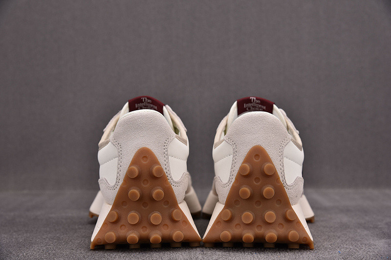 NEW Balan* Sneakers