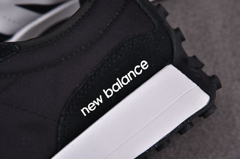NEW Balan* Sneakers