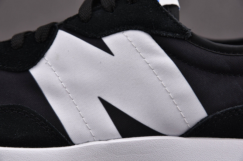 NEW Balan* Sneakers