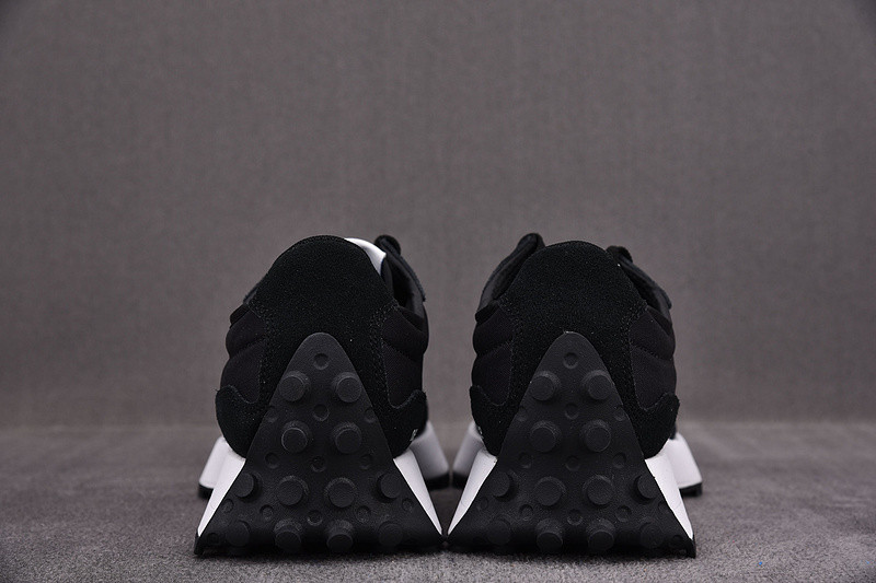 NEW Balan* Sneakers