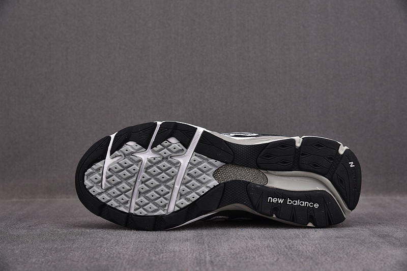 NEW Balan* Sneakers
