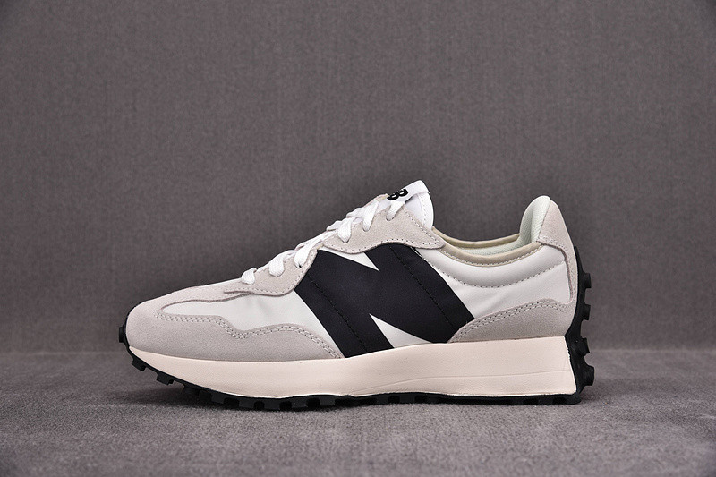NEW Balan* Sneakers