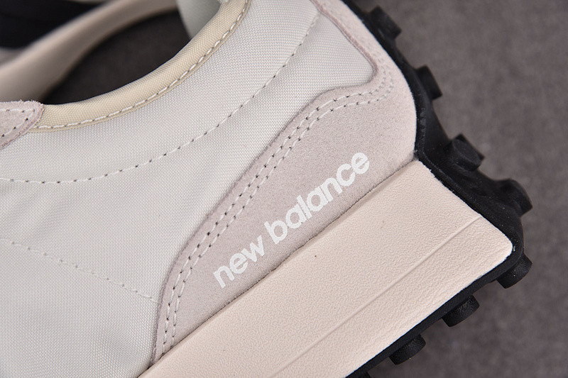 NEW Balan* Sneakers
