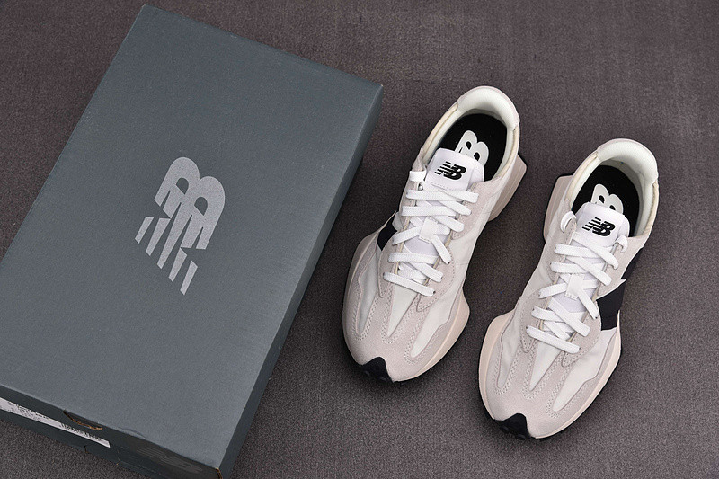 NEW Balan* Sneakers