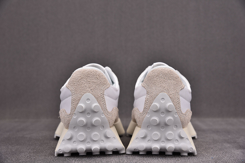NEW Balan* Sneakers