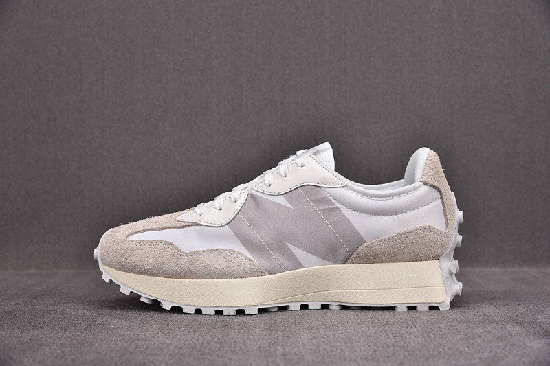 NEW Balan* Sneakers
